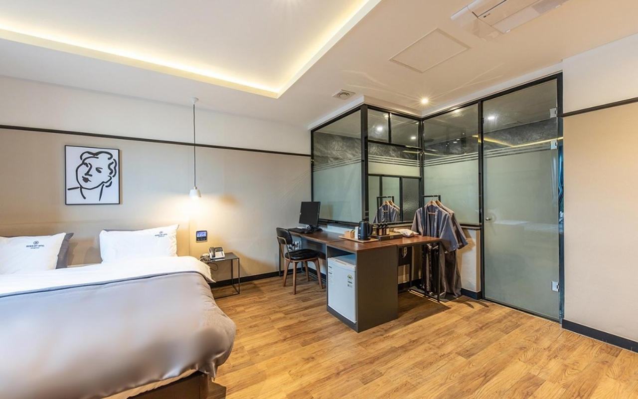 Brown Dot Hotel Jeonggwan Busan Bagian luar foto