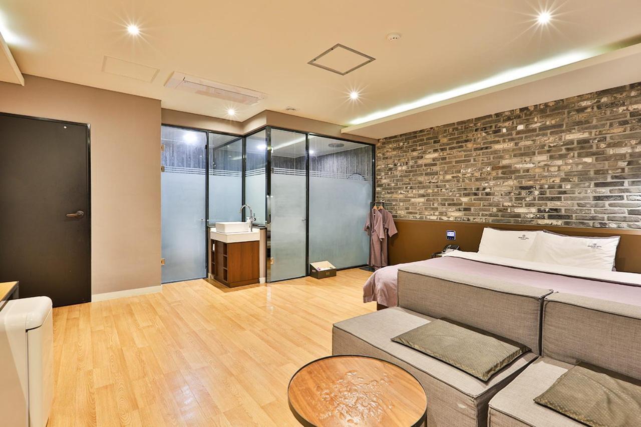 Brown Dot Hotel Jeonggwan Busan Bagian luar foto