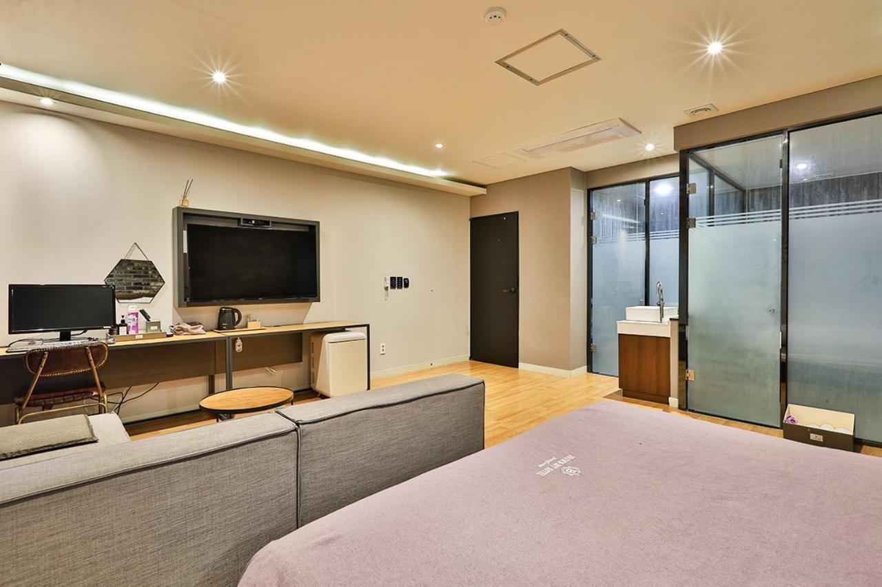 Brown Dot Hotel Jeonggwan Busan Bagian luar foto