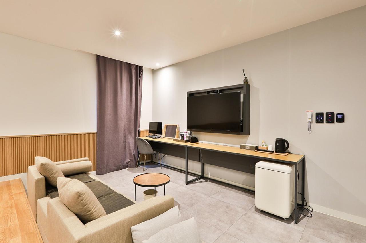 Brown Dot Hotel Jeonggwan Busan Bagian luar foto